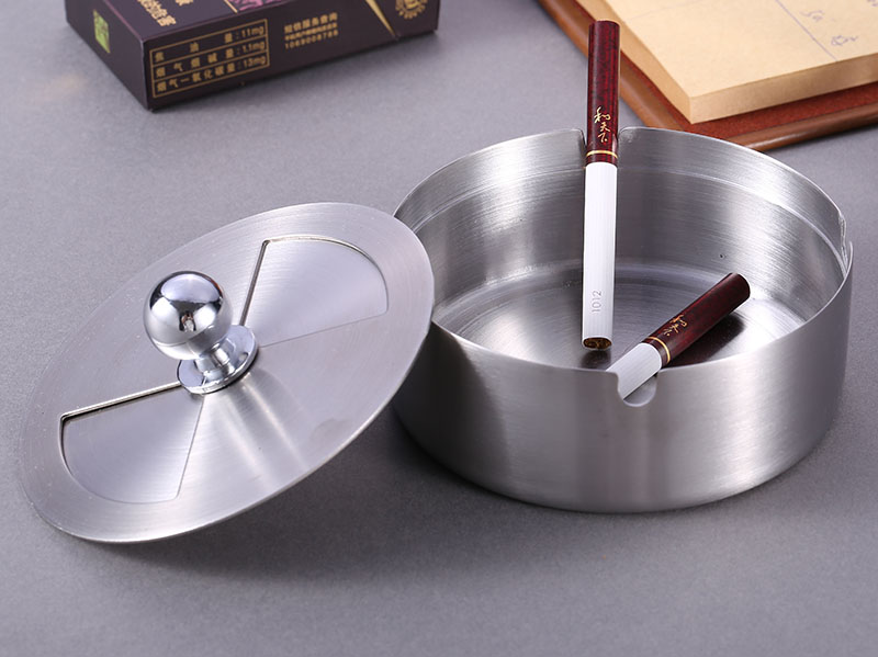 Metal Ashtray with Cover